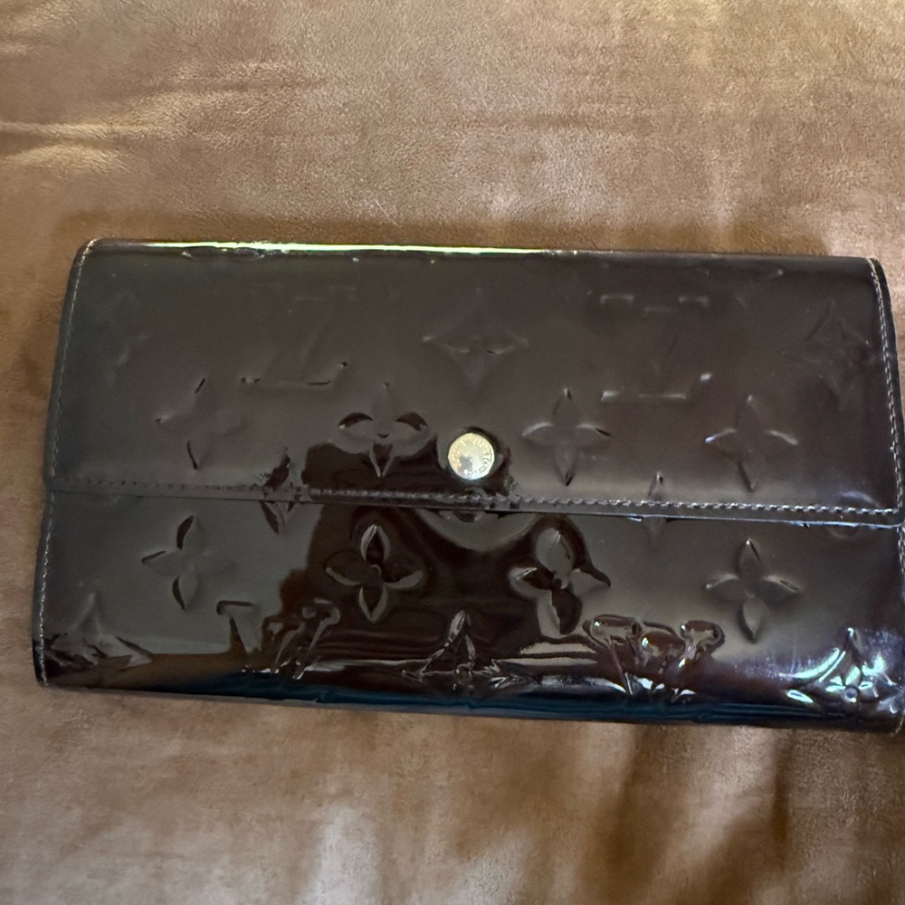Louis Vuitton Vernis Amaranth Sarah Wallet